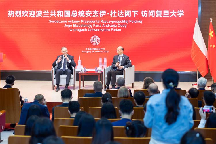 新澳门2025年正版免费和历史学家成波兰总统与波兰 总统